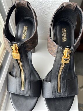 MICHAEL Michael Kors Black Leather & Brown Logo Zip Sandals
